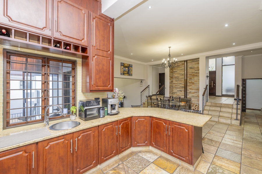 4 Bedroom Property for Sale in Van Riebeeckshof Western Cape